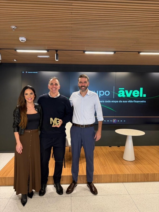 Entrega do troféu da campanha MAG Exclusive 2025 ao parceiro Ável